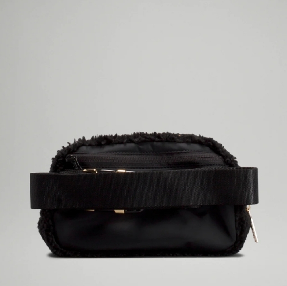 Lululemon Everywhere Fleece Belt Bag Black 1L NWT - Picture 4 of 7
